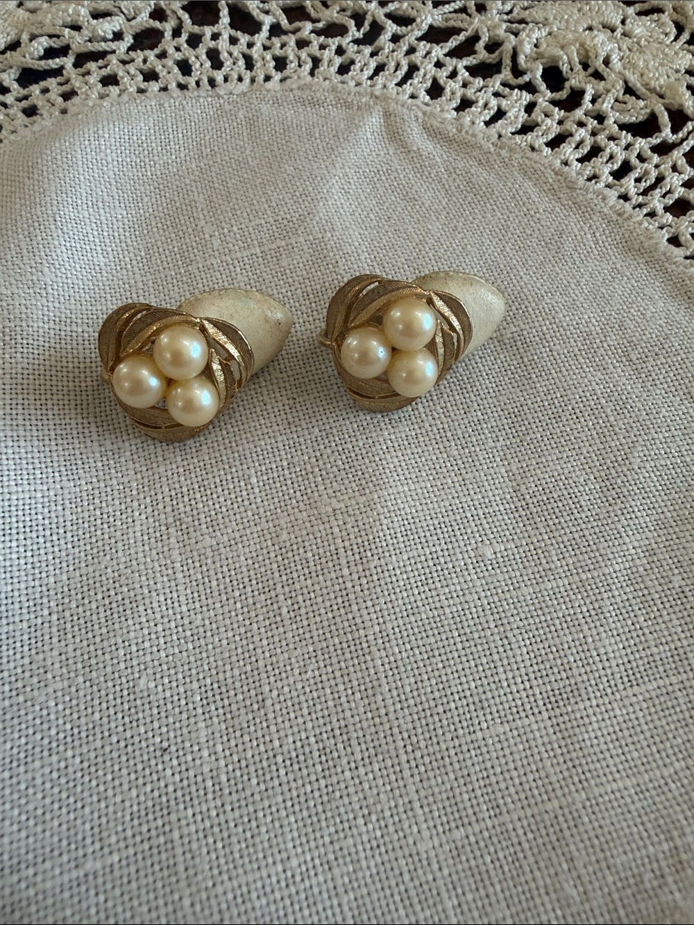 Vintage Gold Tone Pearl Cluster Clip-On Earrings - Women Jewelry